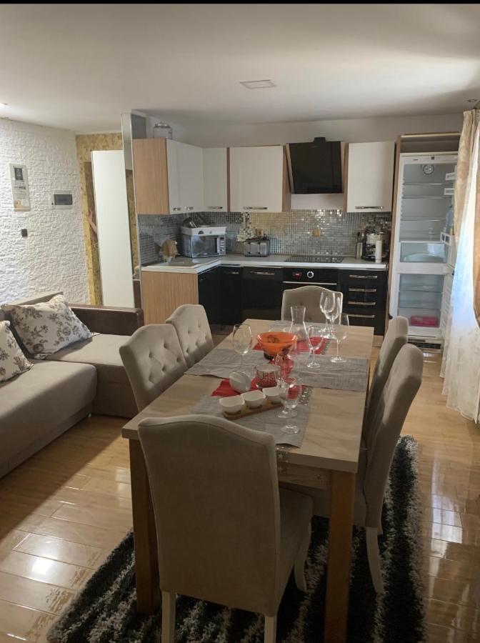 Bella Casa Apartments Фэгэраш Экстерьер фото