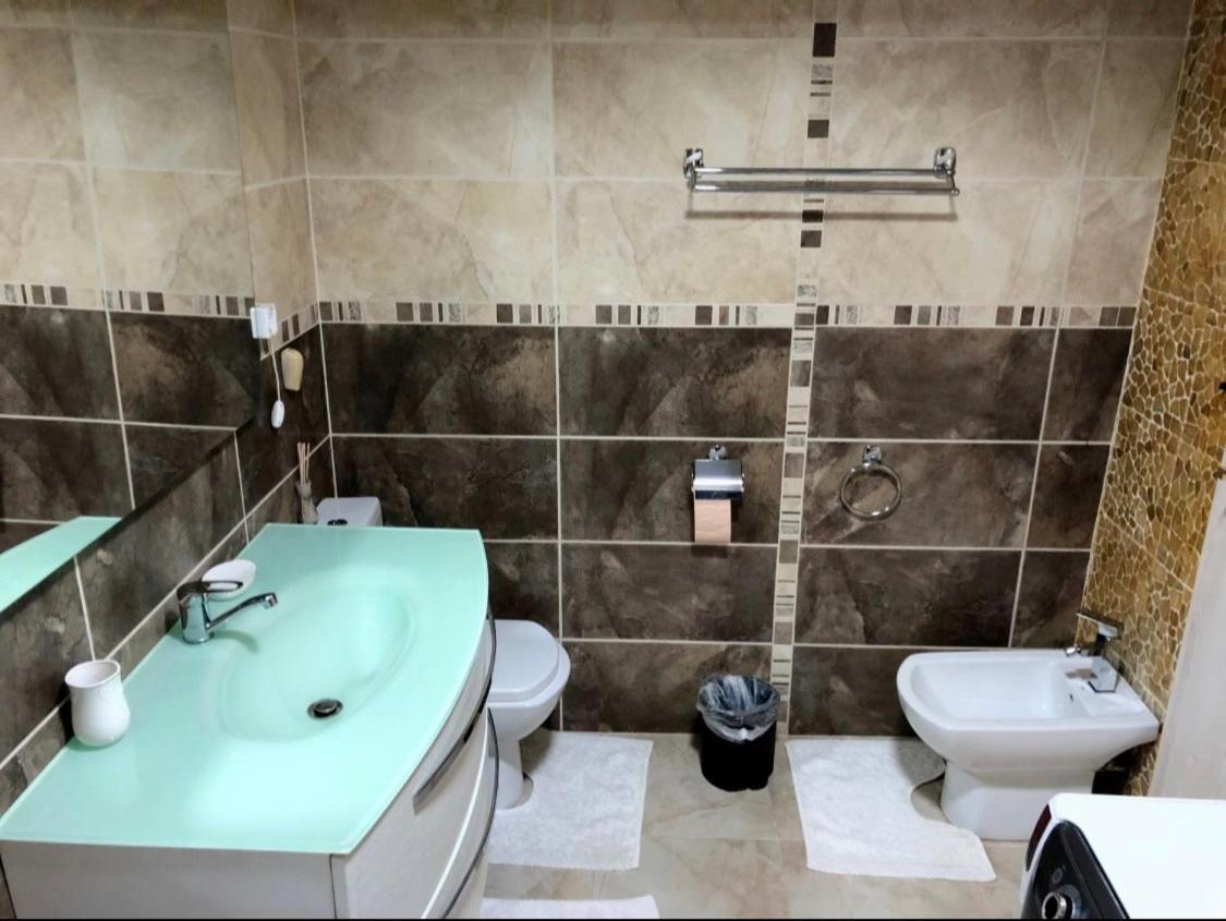 Bella Casa Apartments Фэгэраш Экстерьер фото